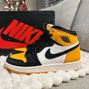 Nike Air Jordan 1 Retro High Taxi | Black White Yellow